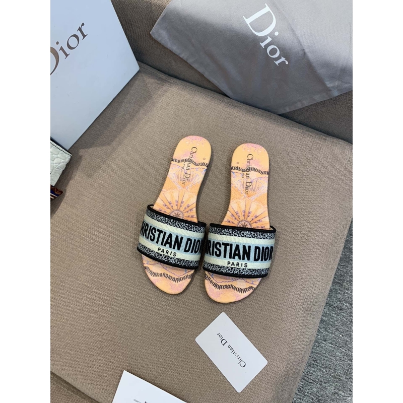 ch**an D*or slippers